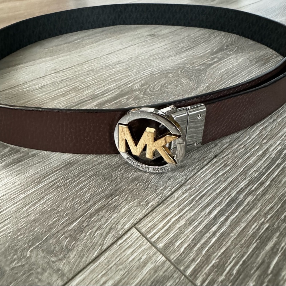 Michael Kors Woman’s Twist Reversible Belt 45 inch Excellent Condition Worn once - Picture 4 of 4